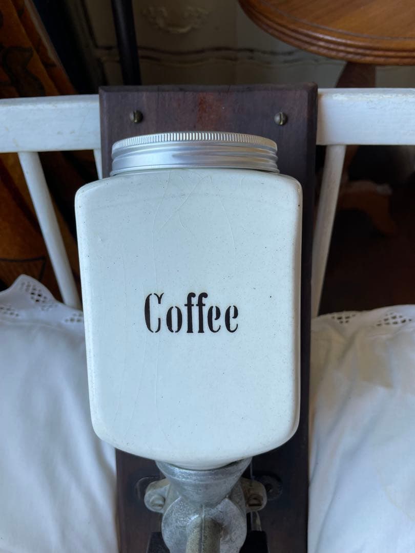 ミリカリアンティーク 壁掛け　コーヒーミル　グラインダー 陶器　ホワイト