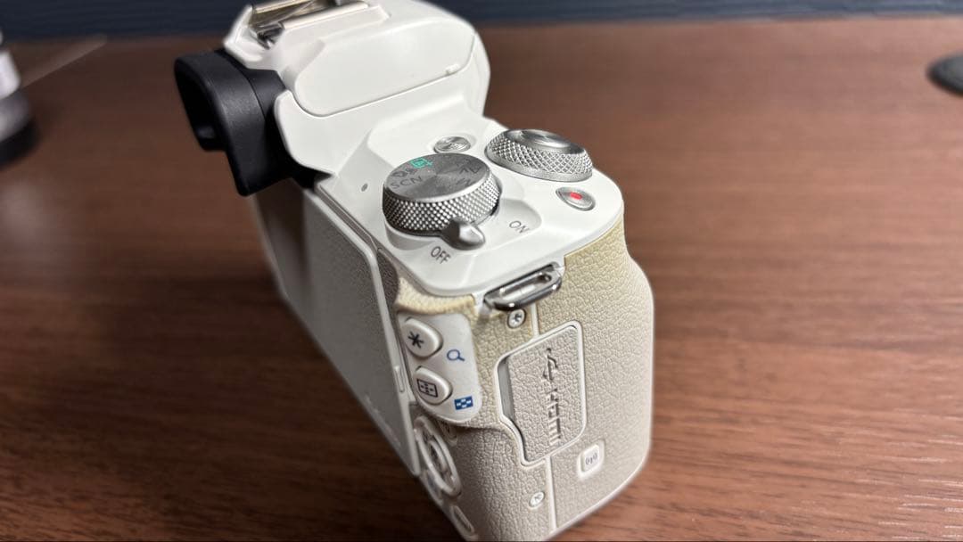 Canon EOS Kiss M2 ホワイト