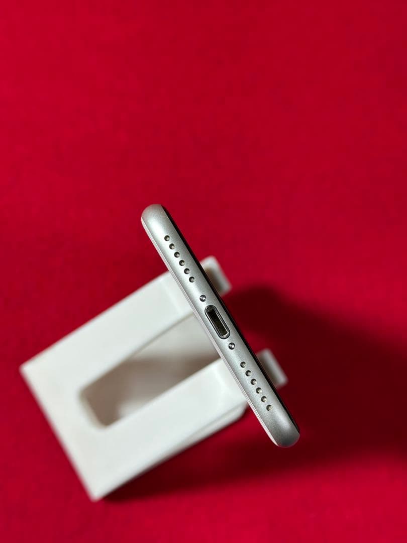 【9350】iPhone SE3第3世代スターライト 64GB simフリー