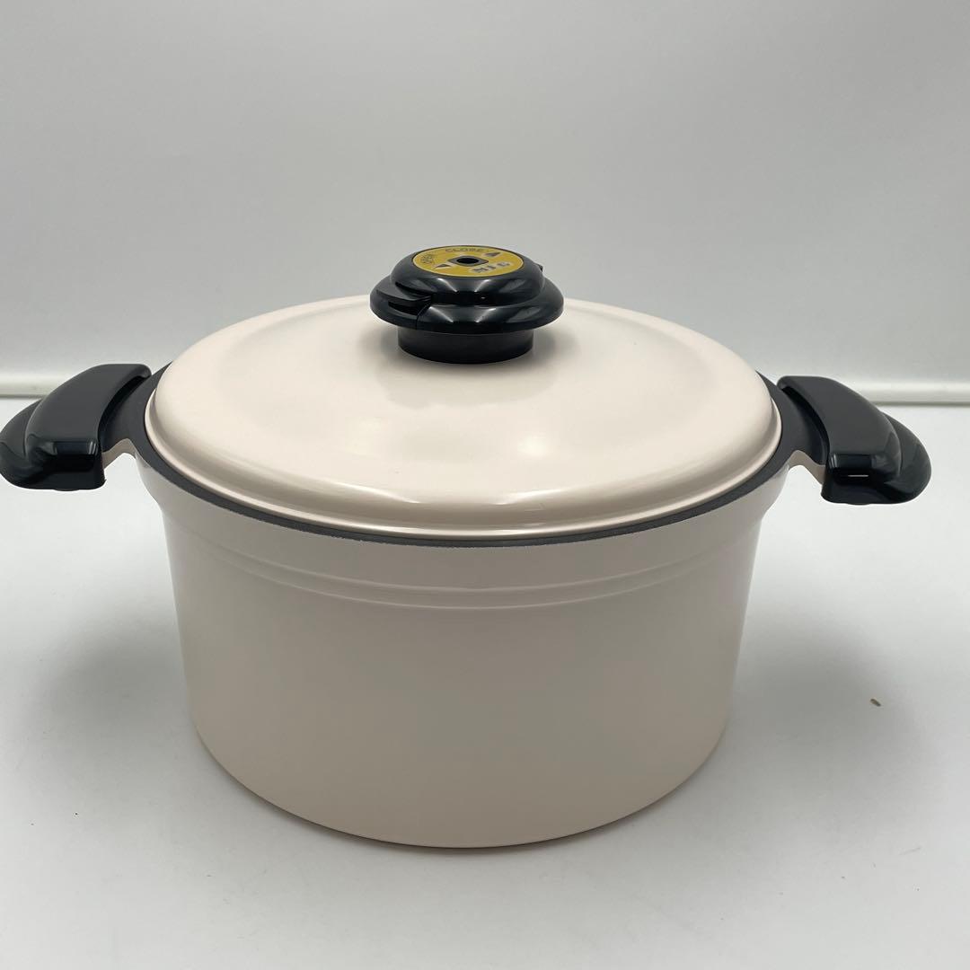 美品　MFG クッキング炊飯煮込み鍋　22cm 調理器具 両手鍋　ホワイト