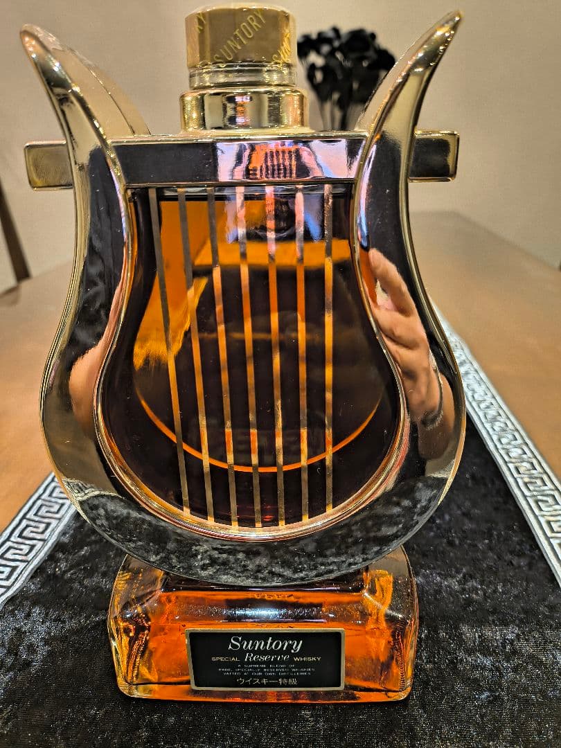 サントリー Reserve 600ml 43% ウイスキーハープ　ボトル