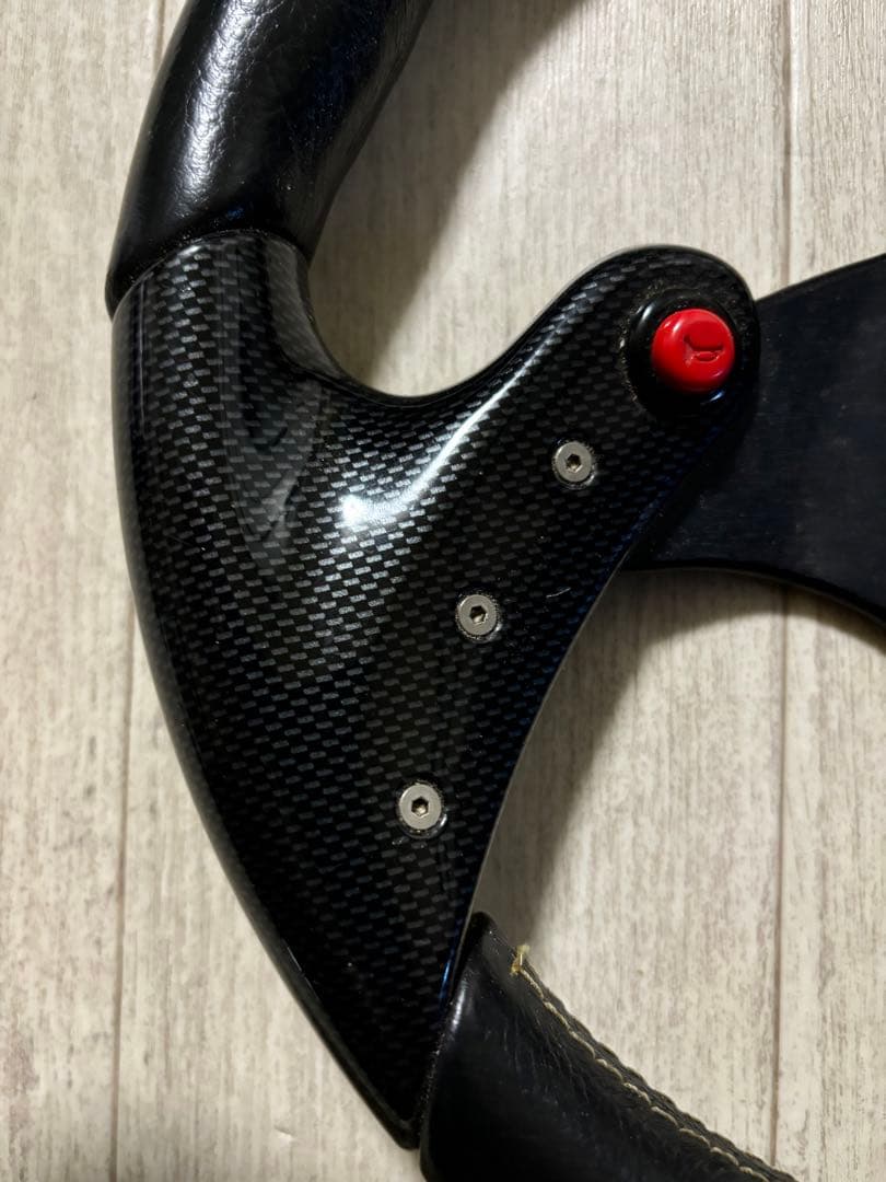 momo スポーツステアリング 黒 カーボンファイバー