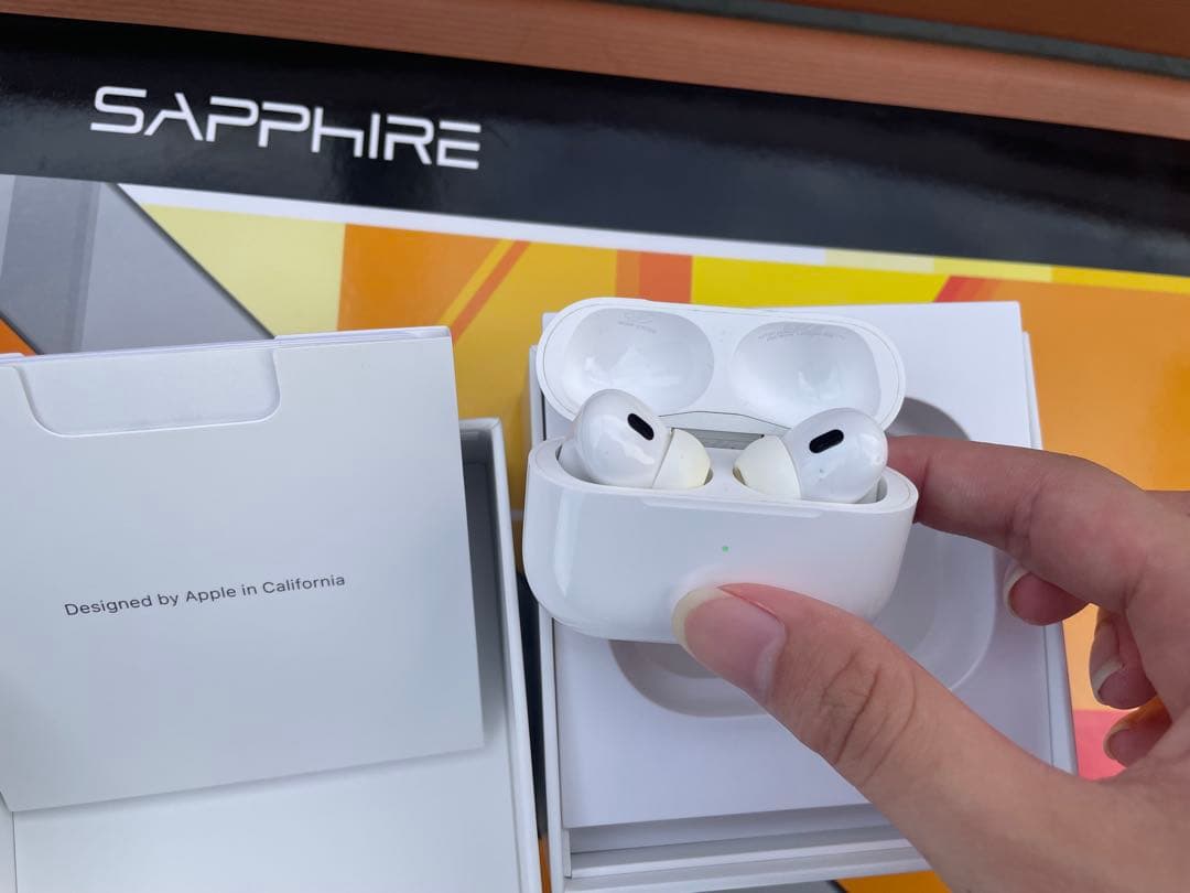 Apple AirPods Pro 第二世代　本体 充電ケース付き