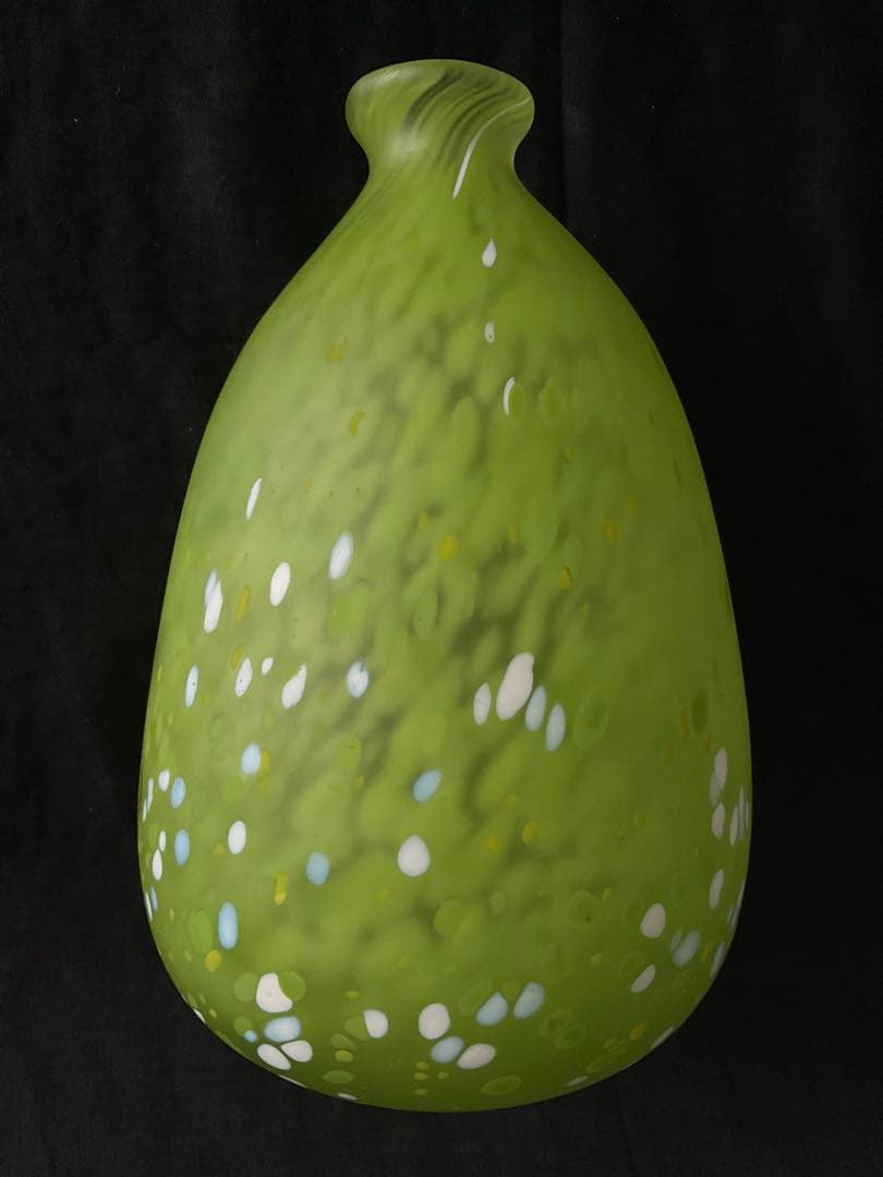 藤田喬平　美しい「新緑色吹雪紋花瓶」