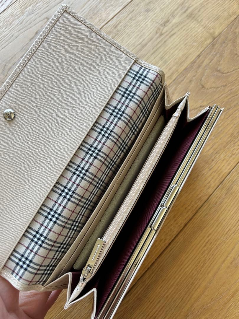Burberry ベージュ 長財布 チェック柄内装