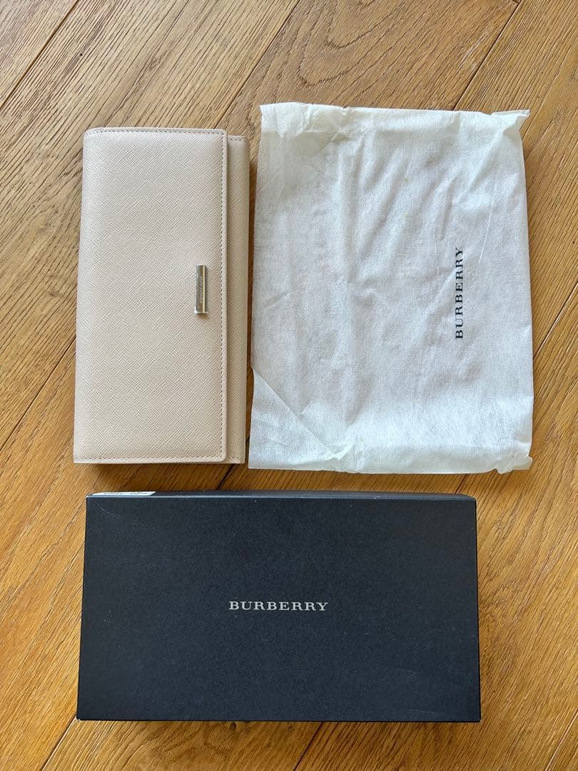Burberry ベージュ 長財布 チェック柄内装