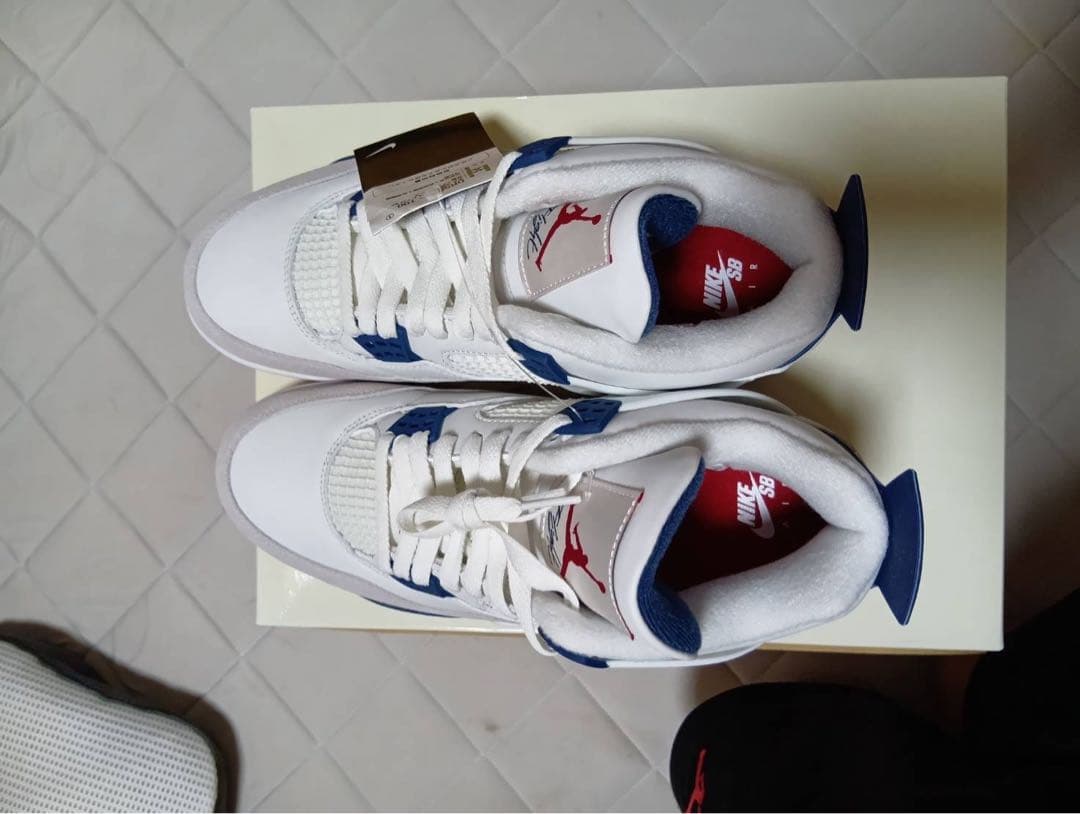 Air Jordan 4 ホワイト/ネイビー