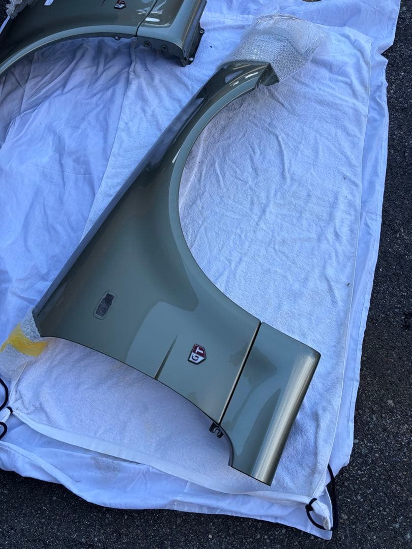 34GTR v specⅡニュル　純正フェンダー エンブレム、ウィンカー付き