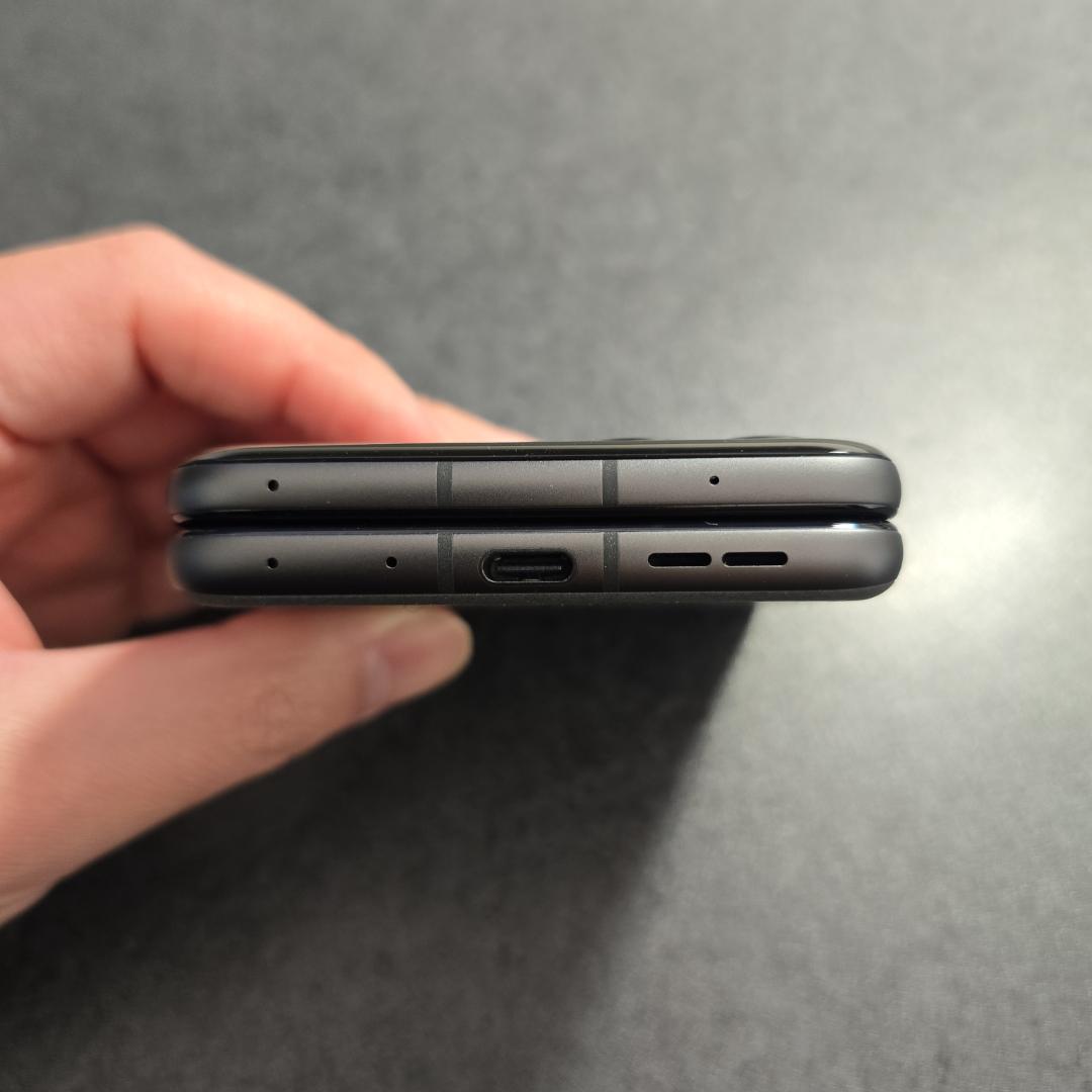 [使用時間・短期] motorola razr 50s コアラグレイ オマケ多数