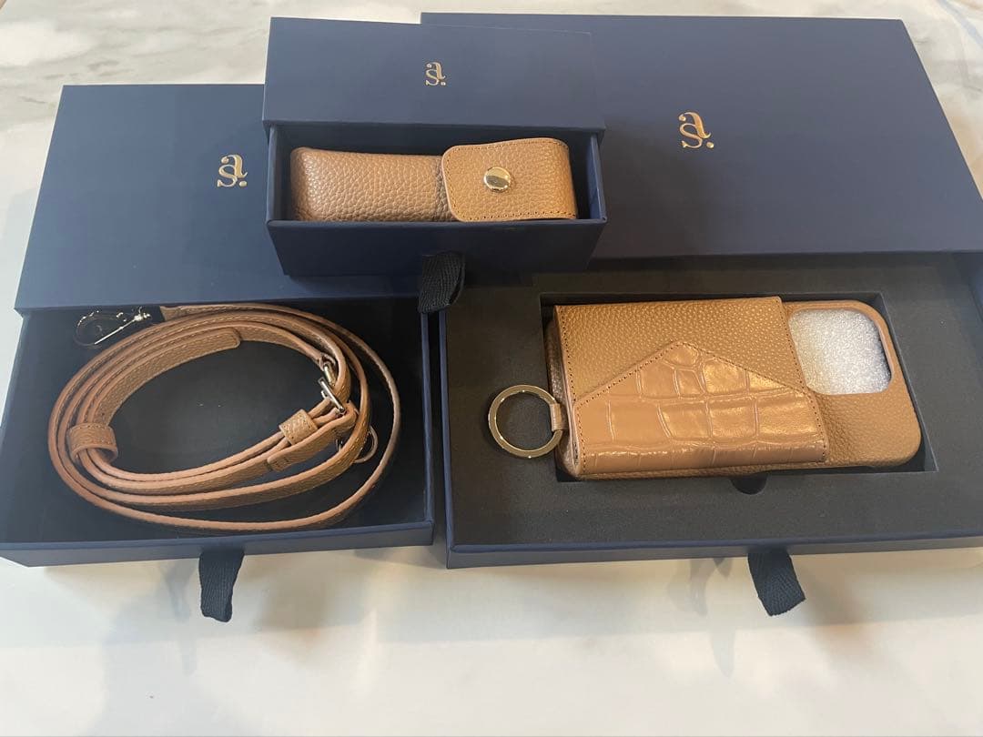 お値下げ明日まで⭐︎iPhone16pro ケース リップケース・ストラップ付き