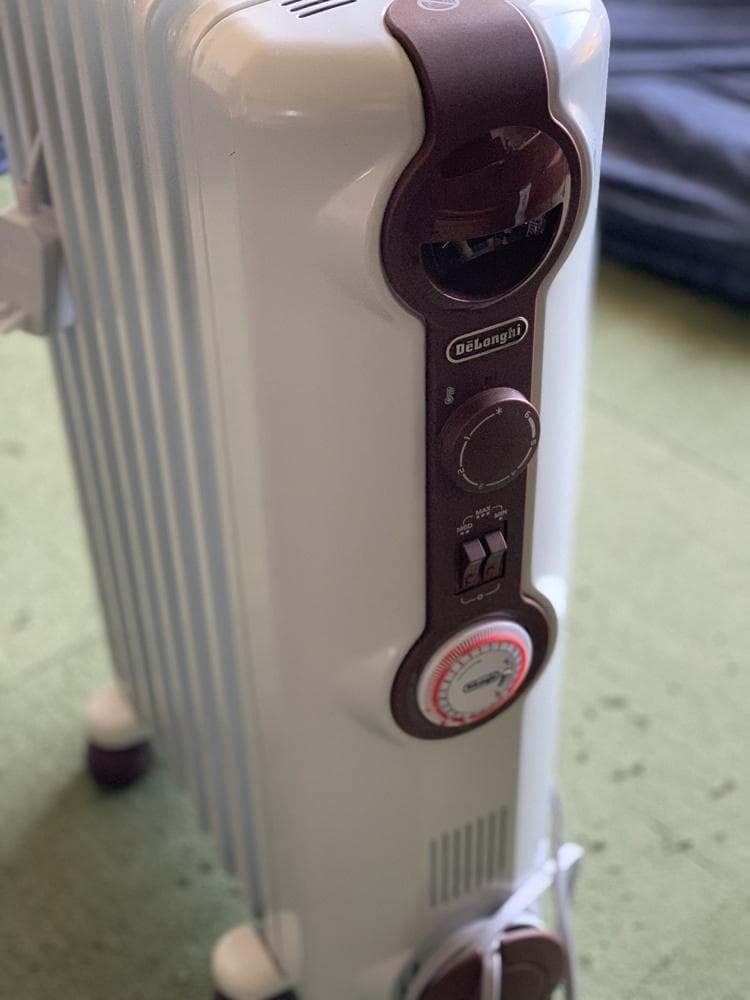 DeLonghi デロンギ 　オイルヒーター