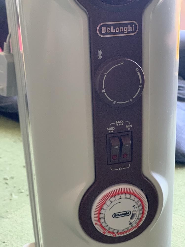 DeLonghi デロンギ 　オイルヒーター