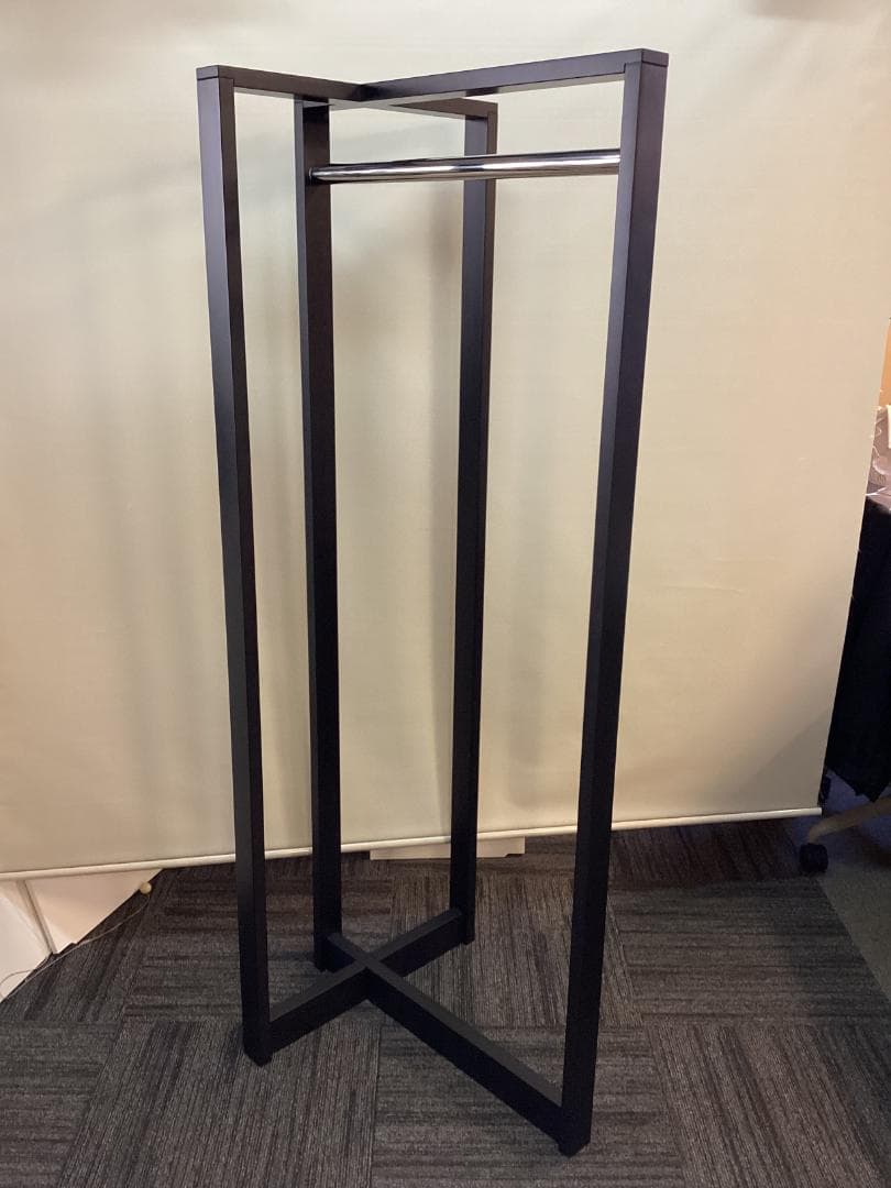 新古品　定価約１２万　ピアニー　ドレスハンガー　カッシーナイクスシー　PEONY