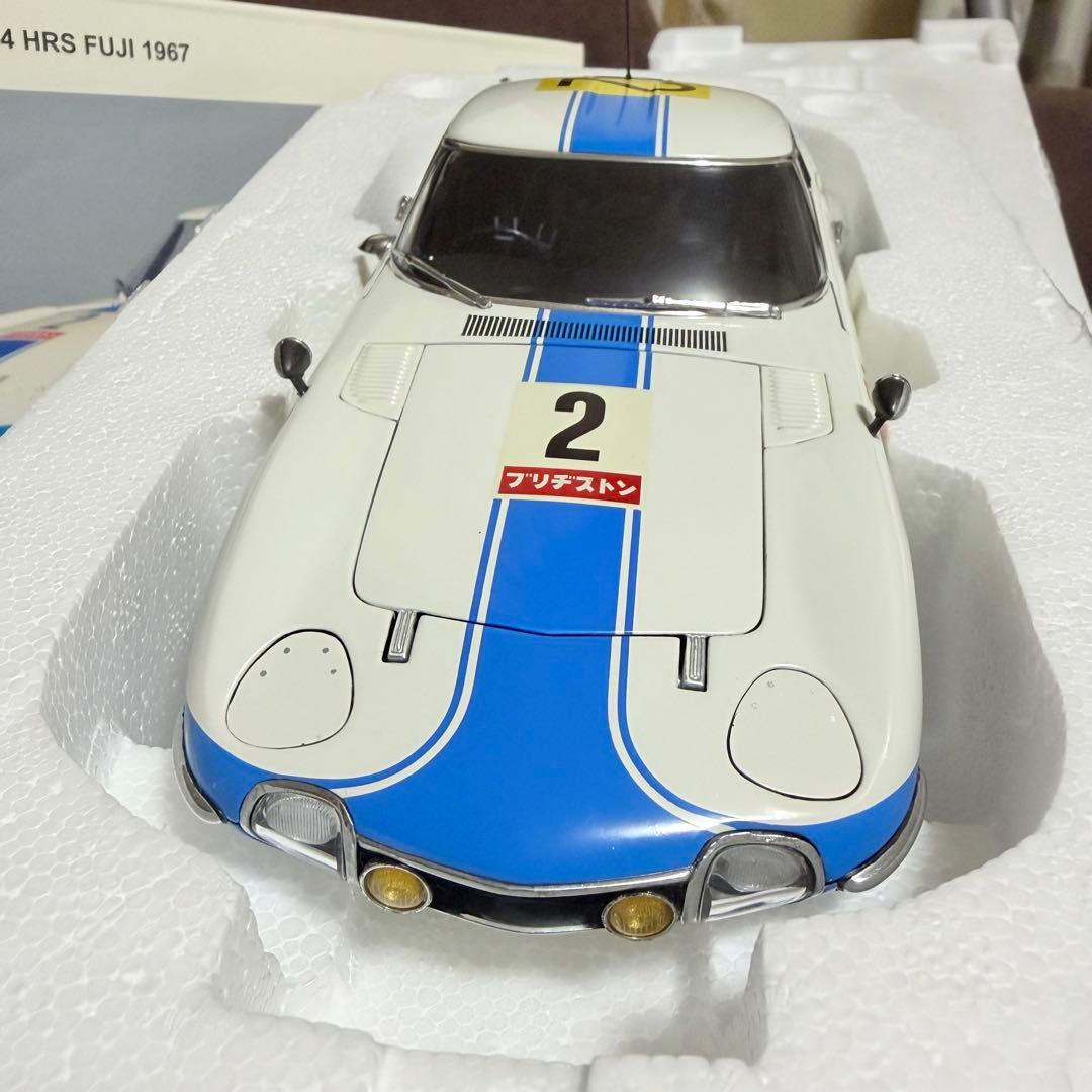 AUTOART TOYOTA 2000 GT ミニカー1:18
