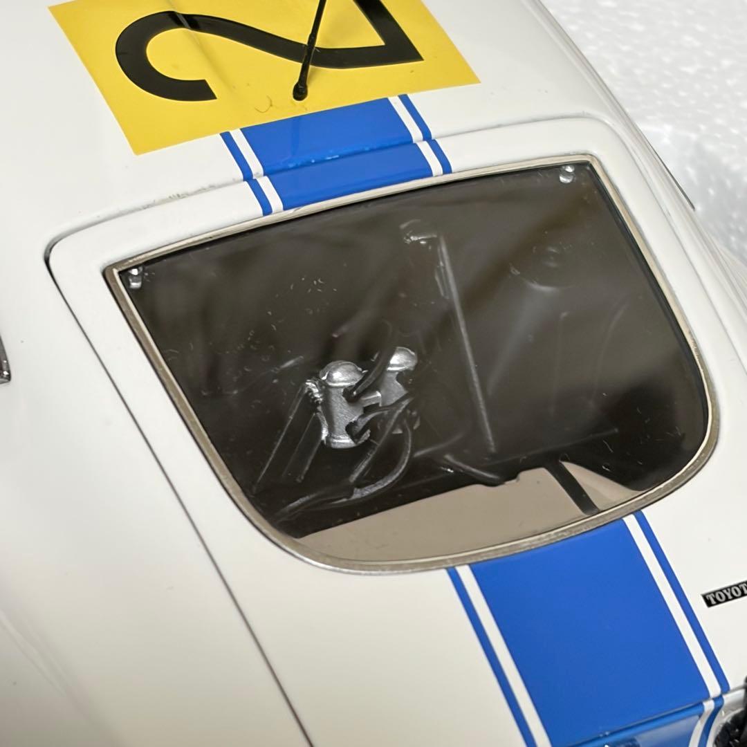 AUTOART TOYOTA 2000 GT ミニカー1:18