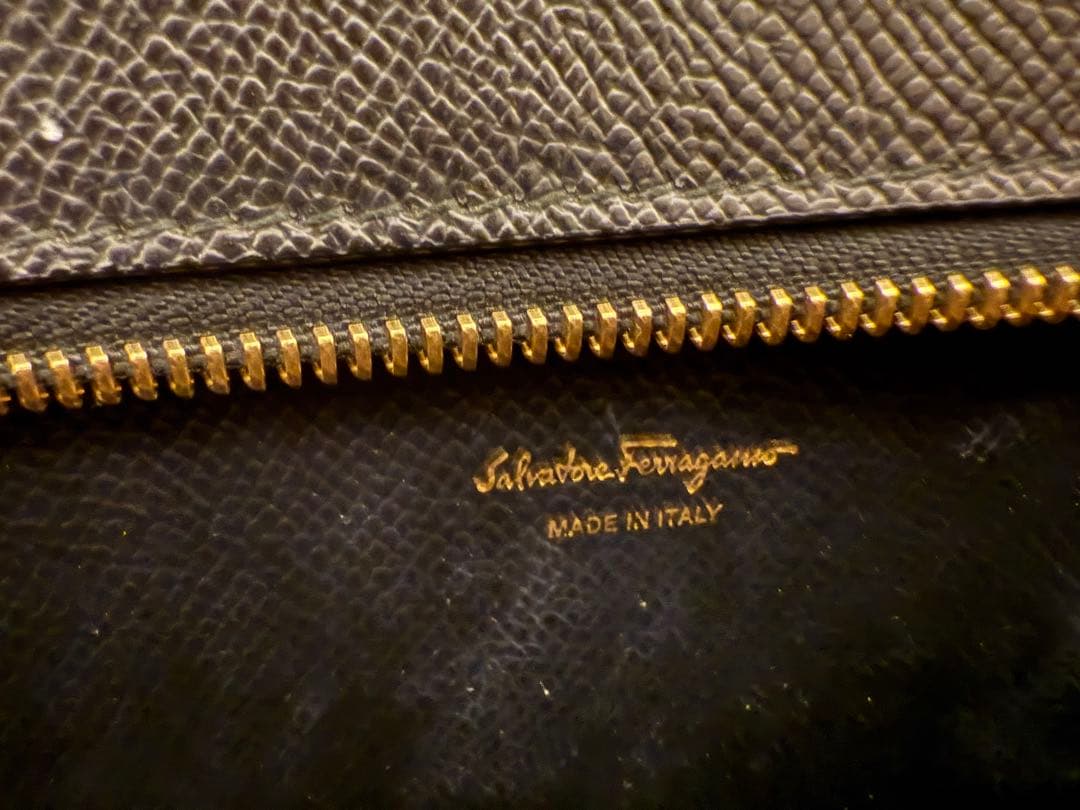 Salvatore Ferragamo ブラックレザー ヴァラ　リボン　バッグ