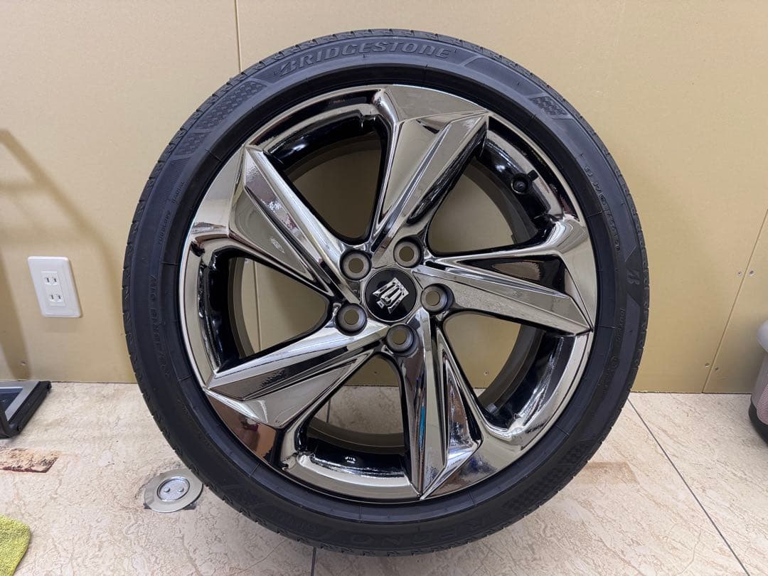 トヨタ 220系クラウン RS 純正ホイール・タイヤ・ナットセット【新車外し】