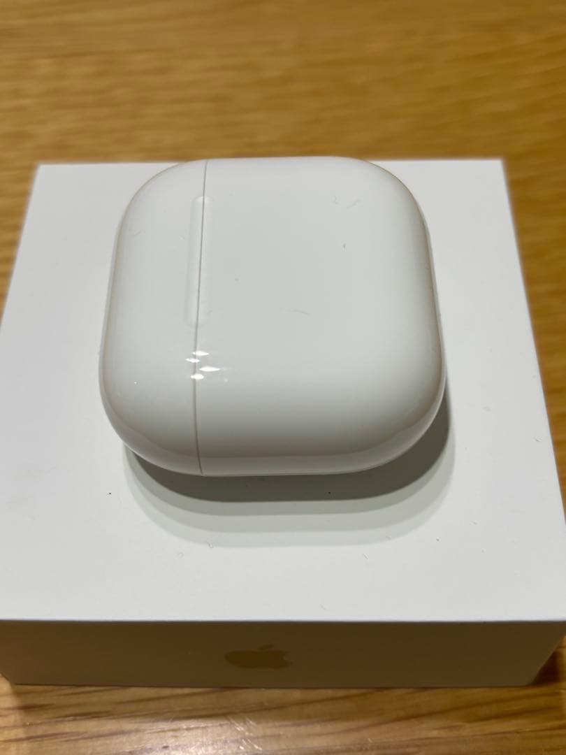 Apple AirPods 4 本体　アクティブノイズキャンセリングなし