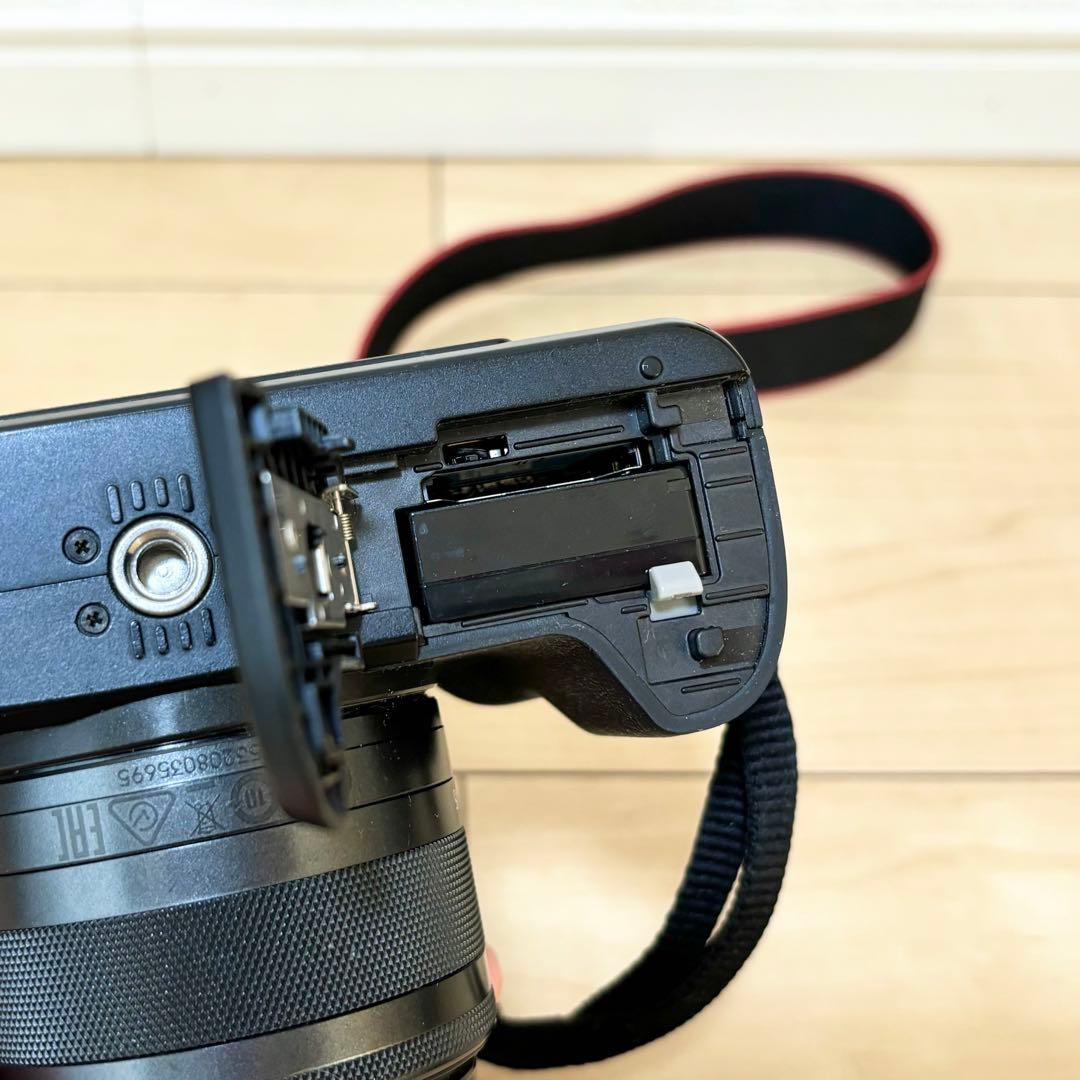 Canon EOS Kiss M ダブルレンズ　レンズ保護　クリーニングキット