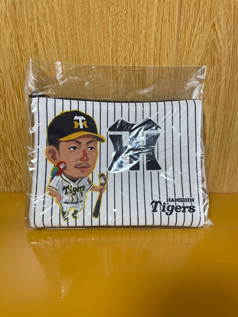 阪神タイガースとマッカノーズデザインとコラボレーションしたグッズです。