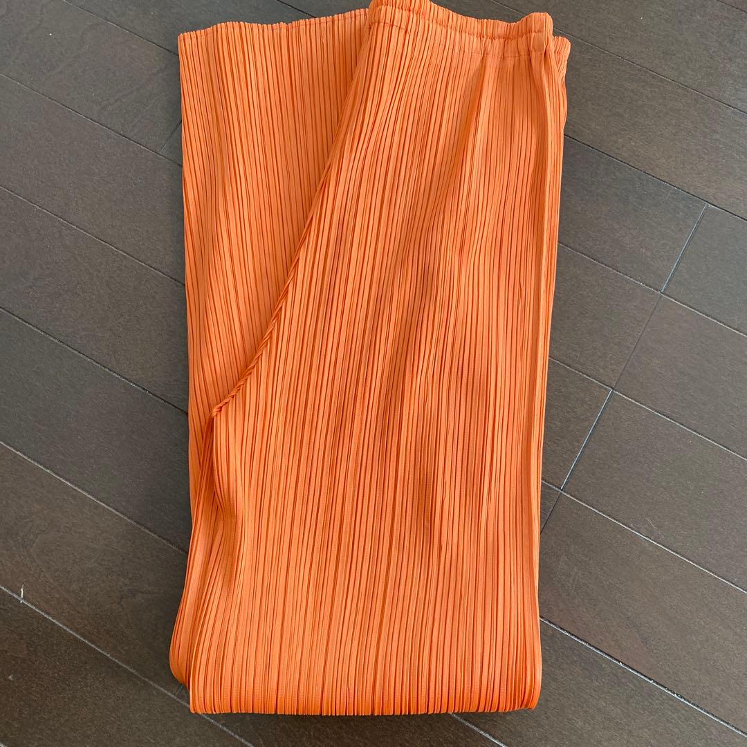 未使用に近い　プリーツプリーズ　ストレートパンツ　オレンジ