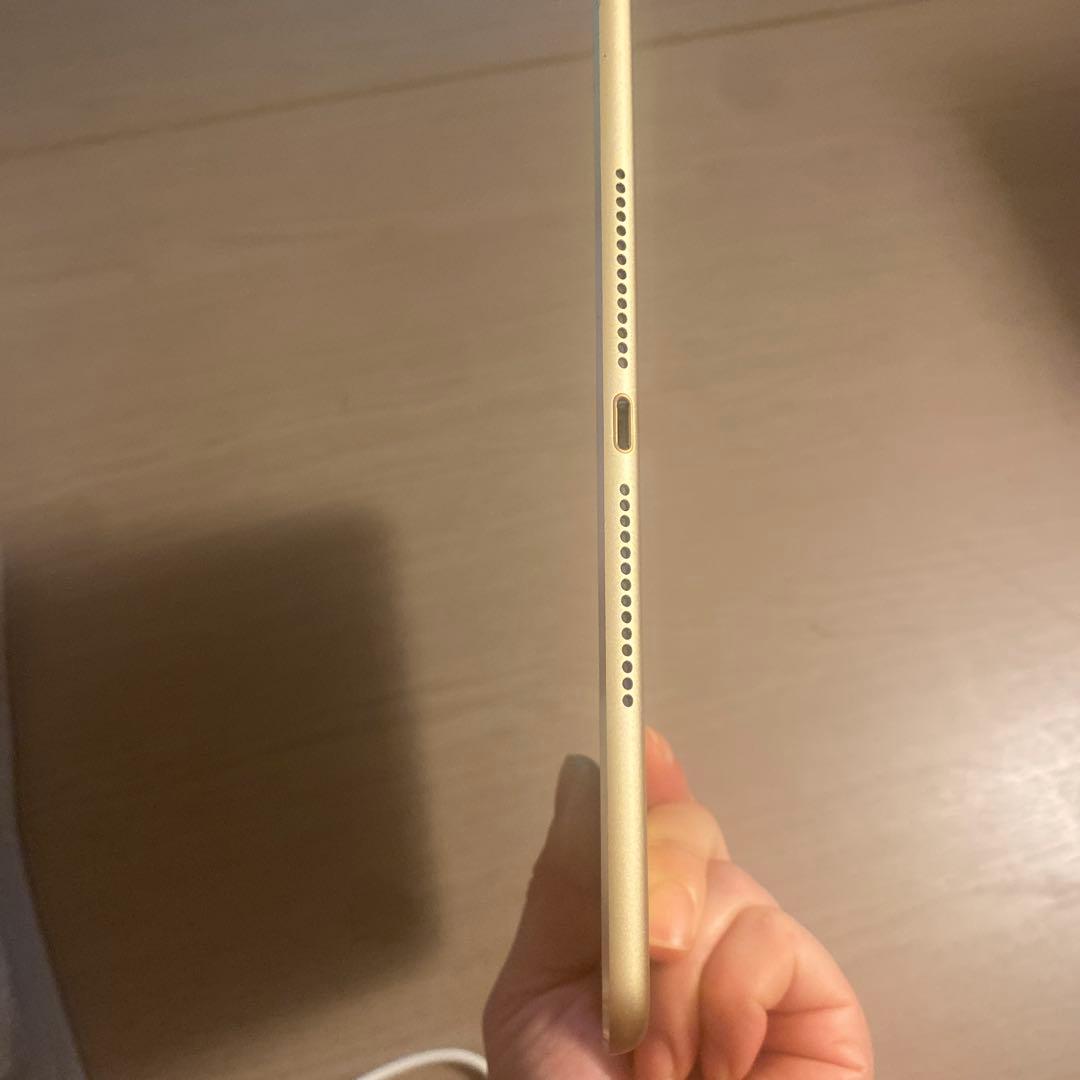 ゴールド iPad スリムデザイン