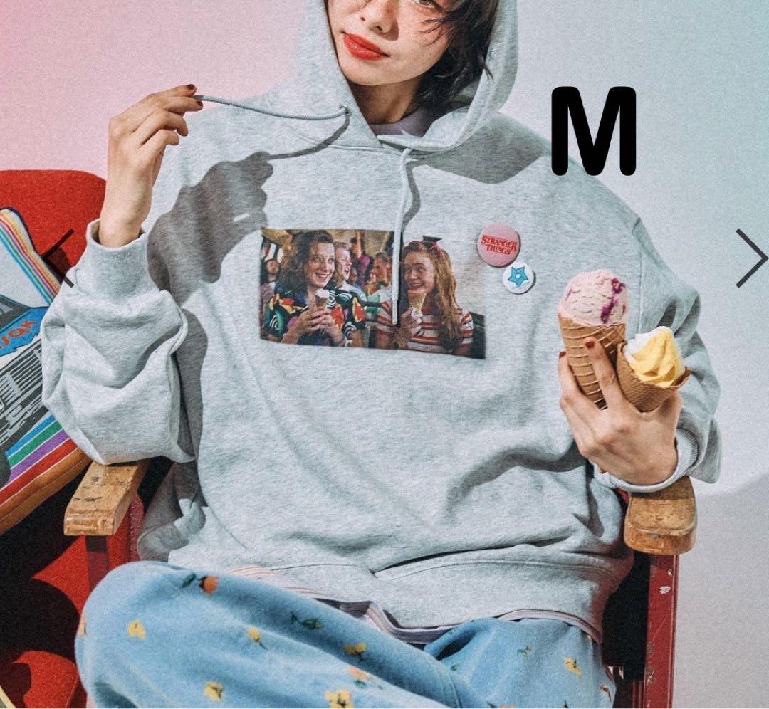 ◆新品◆【STRANGER THINGS】コラボ 缶バッチ付きパーカー グレー