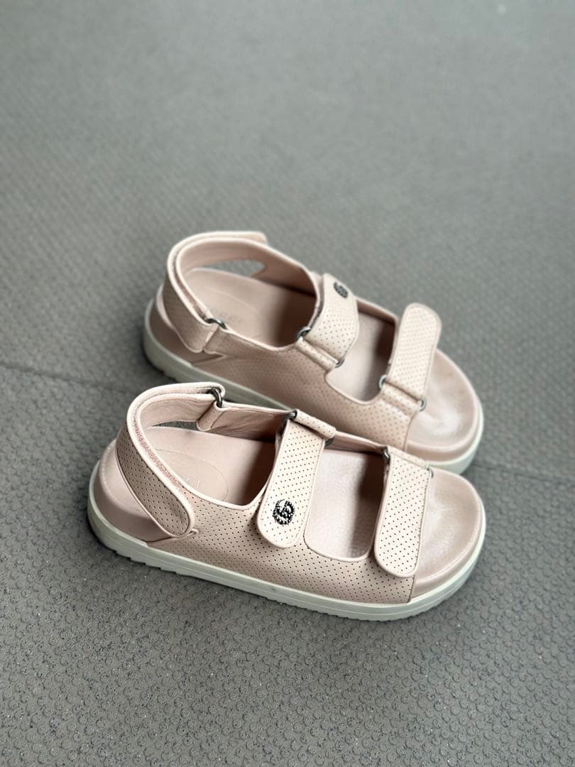 GUCCI 36サイズ　ピンクスポーツサンダル