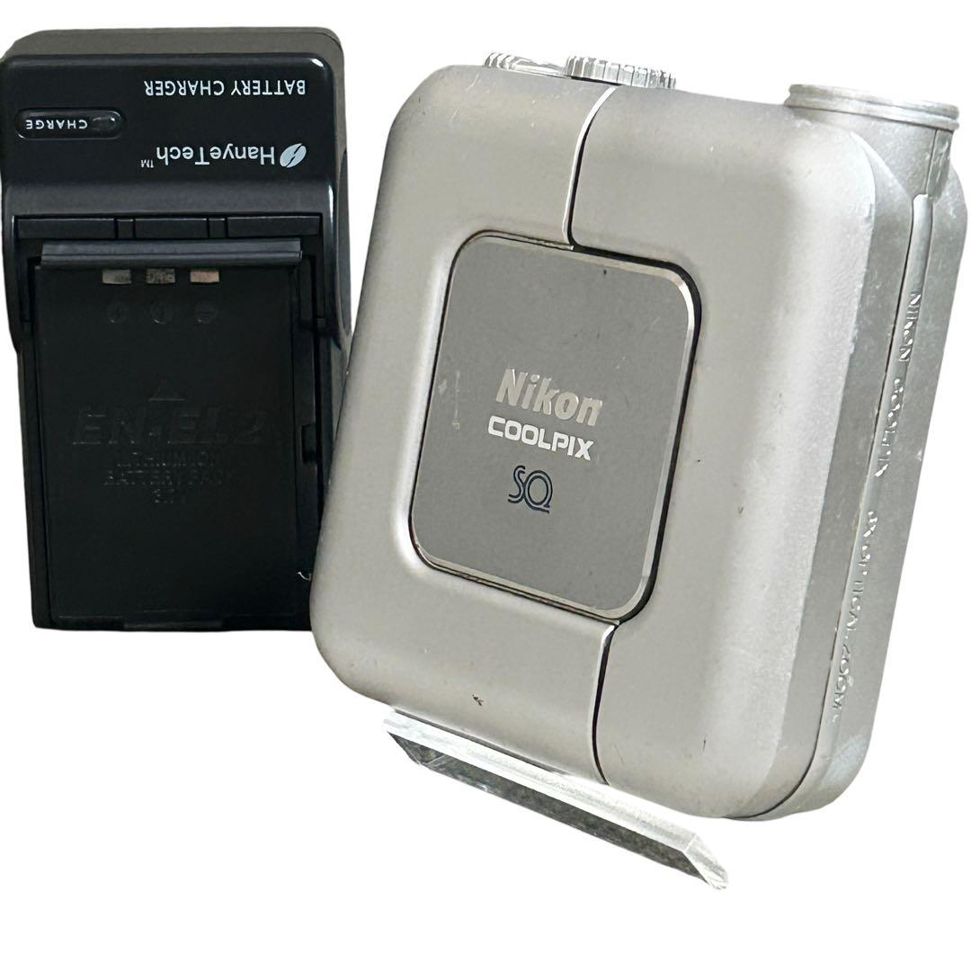 稼働品 人気のオールドコンデジ　Nikon COOLPIX SQ 希少な充電器付