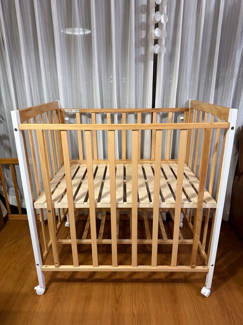 【ヤトミ】ベビーベッドミニ NOSTROハイタイプ　⭐️マットレス+シーツ2枚付き