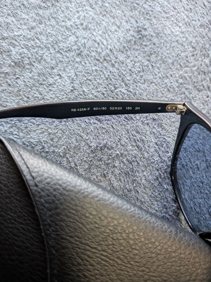 Ray-Ban ブラックフレーム サングラス （レンズ未使用）