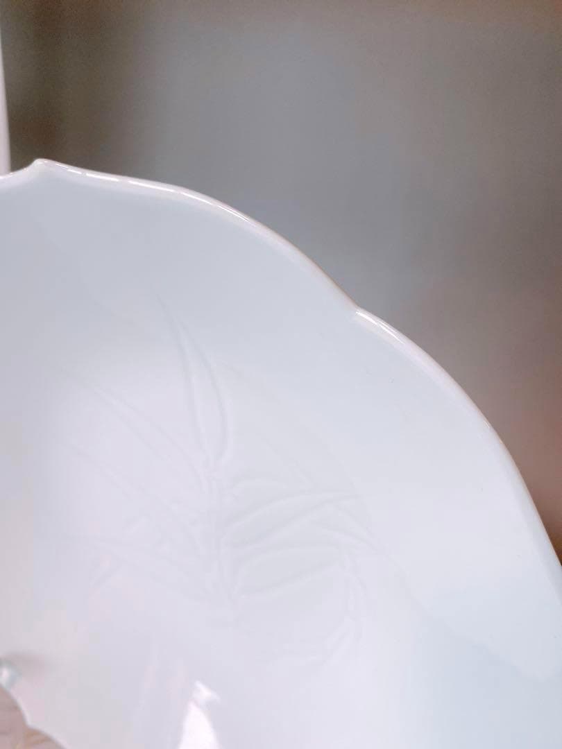 ◆未使用美品◆人間国宝　井上萬二作　白磁　彫文　菓子鉢　有田焼