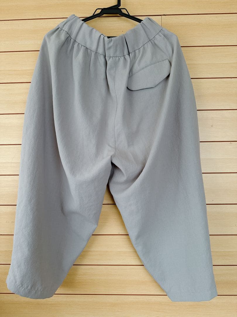 ノーコントロールエア マカロニポリエステル スーパーワイドテーパードパンツ