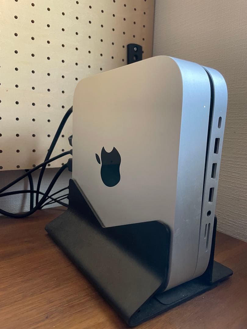 【美品】M2 Mac Mini 8GB・256GB・ハブ・スタンド付き