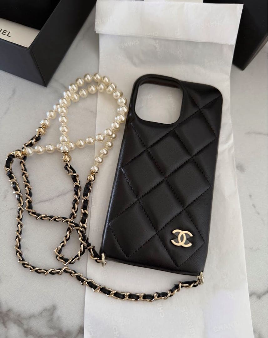 【SALE】CHANEL パールストラップ iPhone14ProMAXケース