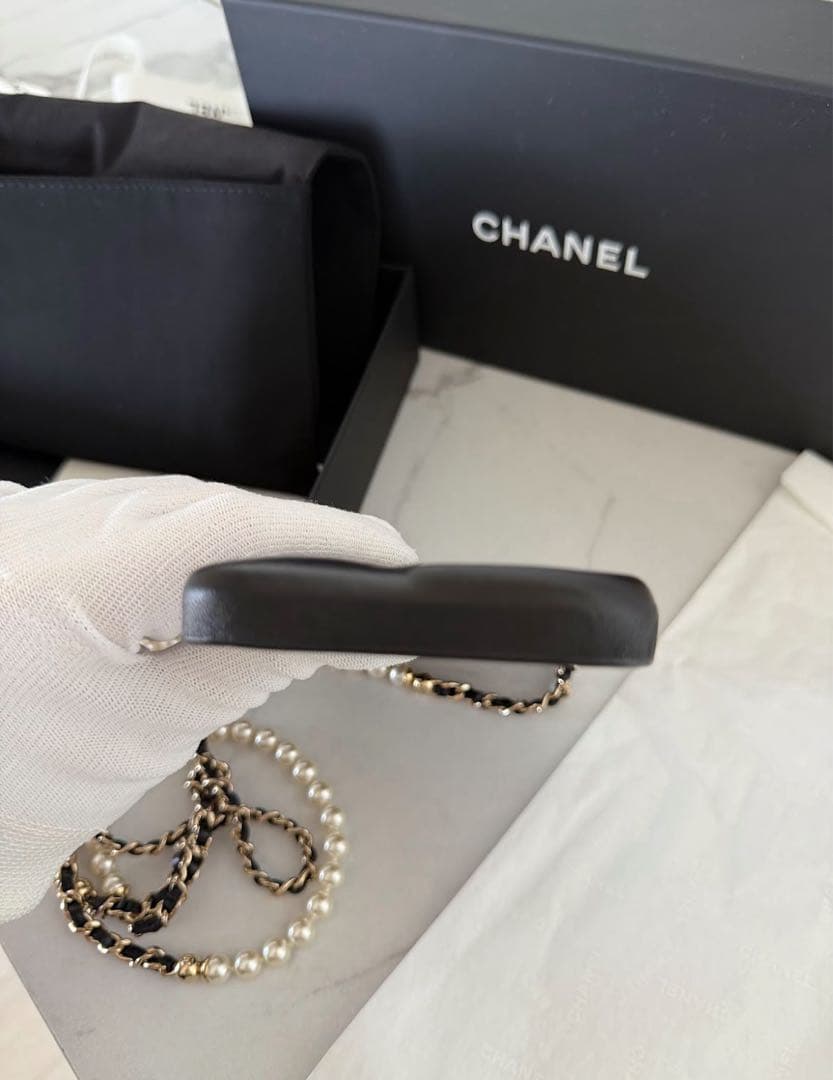 【SALE】CHANEL パールストラップ iPhone14ProMAXケース