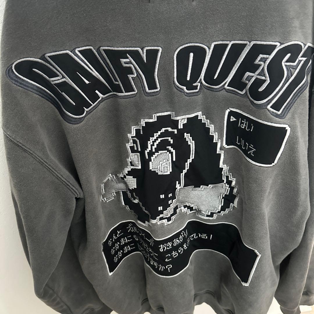GALFY QUEST 犬刺繍 グレー パーカー