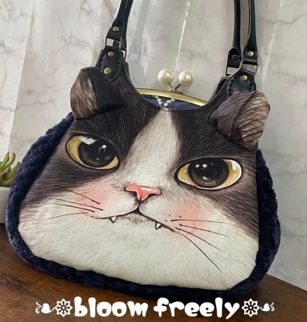 m*e様 コヤンイサムチョン【あおりポケット付き がま口バッグ】猫型バッグ ハン