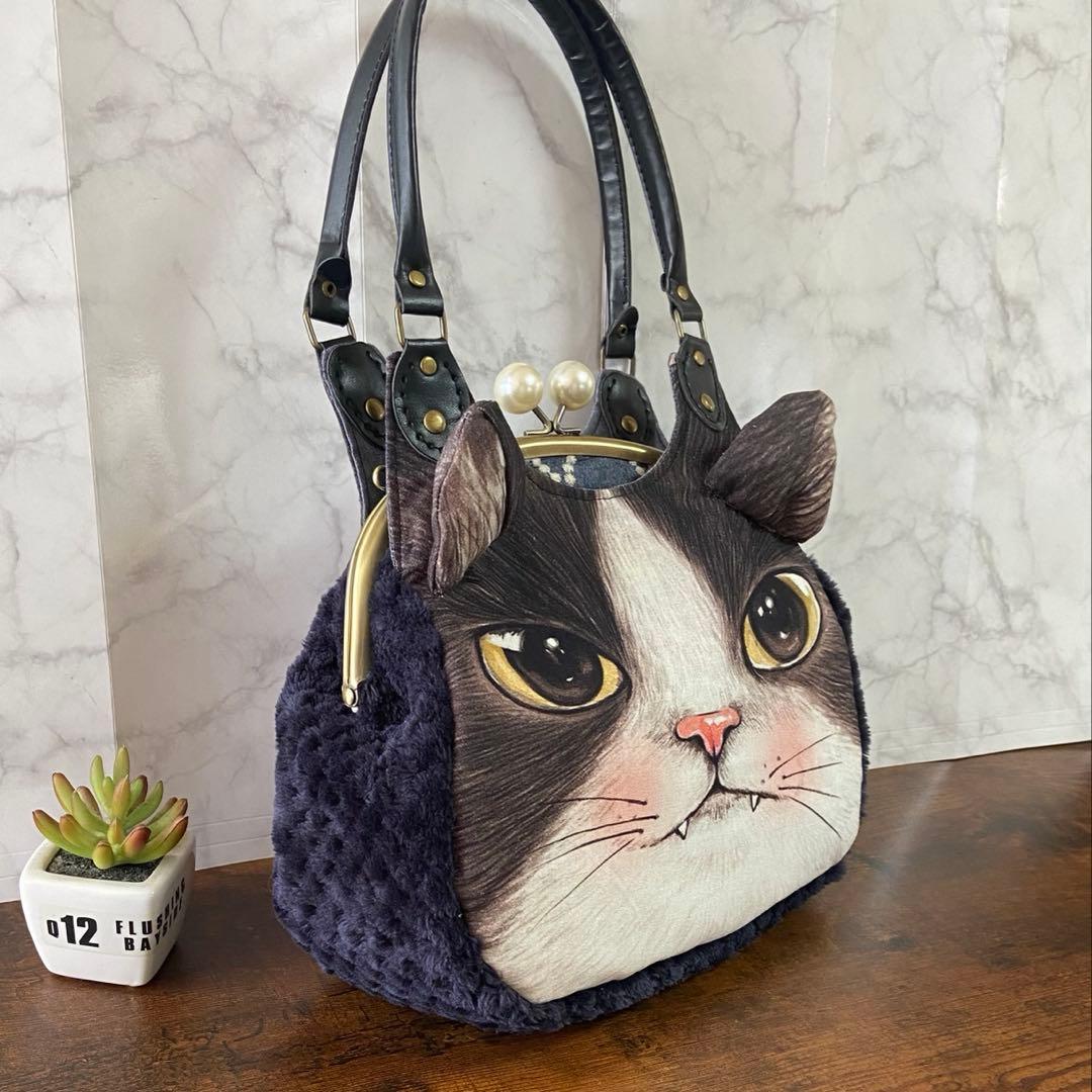 m*e様 コヤンイサムチョン【あおりポケット付き がま口バッグ】猫型バッグ ハン