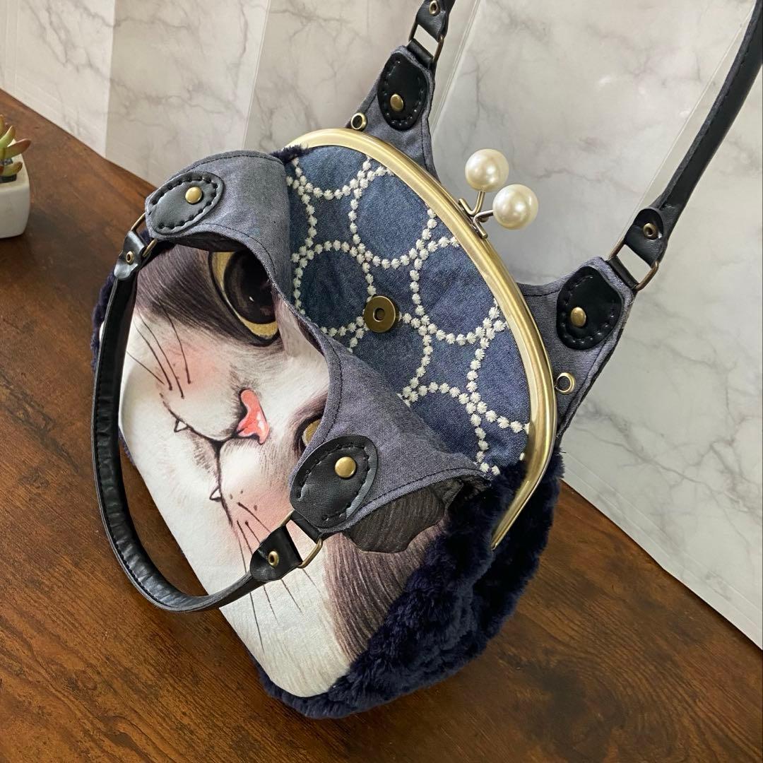 m*e様 コヤンイサムチョン【あおりポケット付き がま口バッグ】猫型バッグ ハン