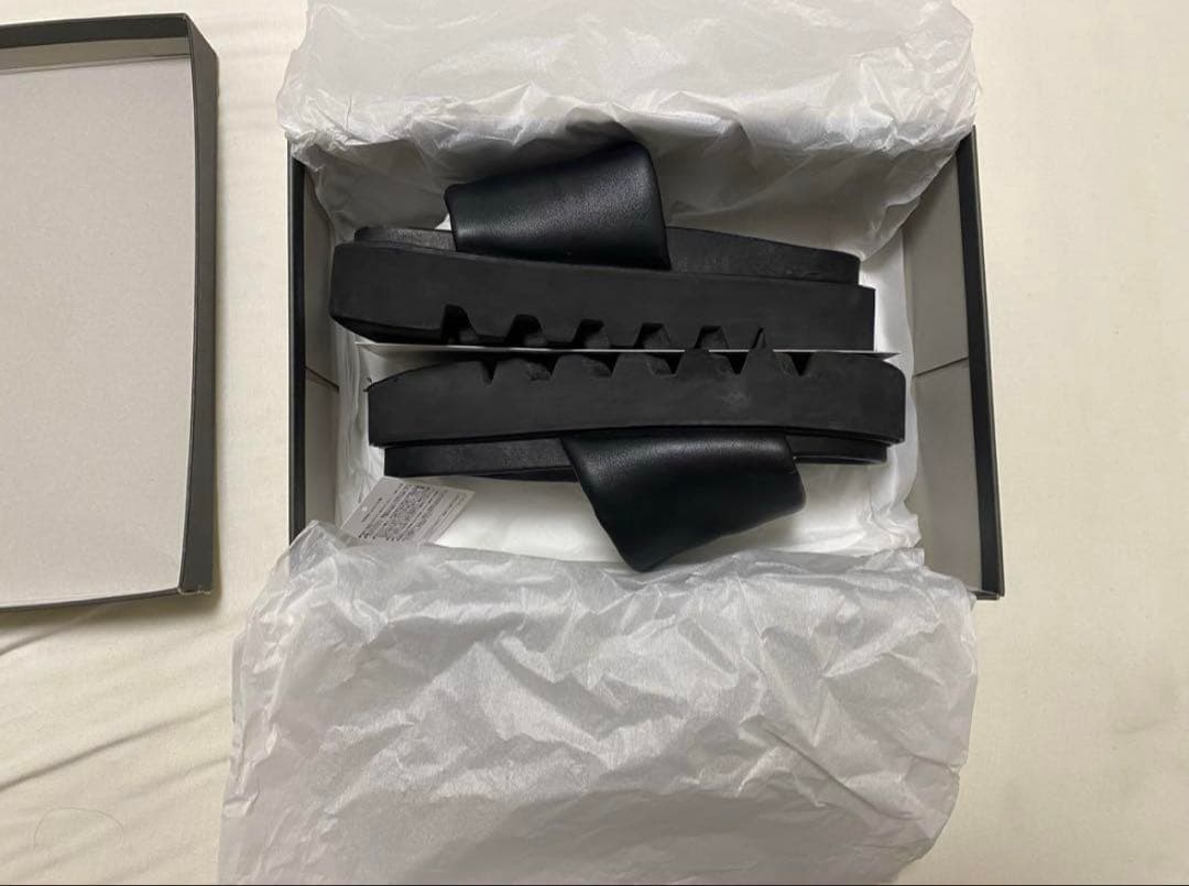 【最終値下げ】メゾンスペシャル　東京産タンクソールシャワーサンダル