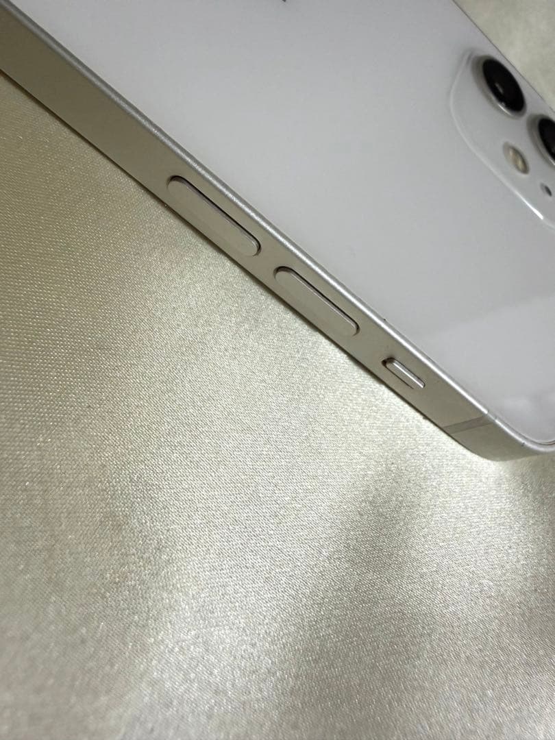 iPhone12 本体 64GB 本体 ホワイト 充電器付き