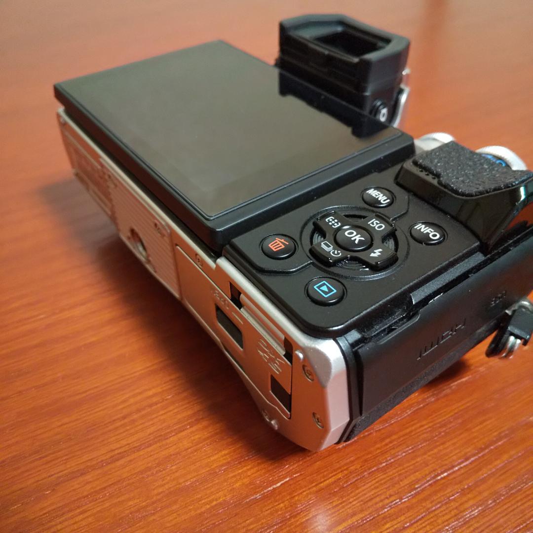 Olympus OM-D E-M10 Mark Ⅲ EZダブルズームキット