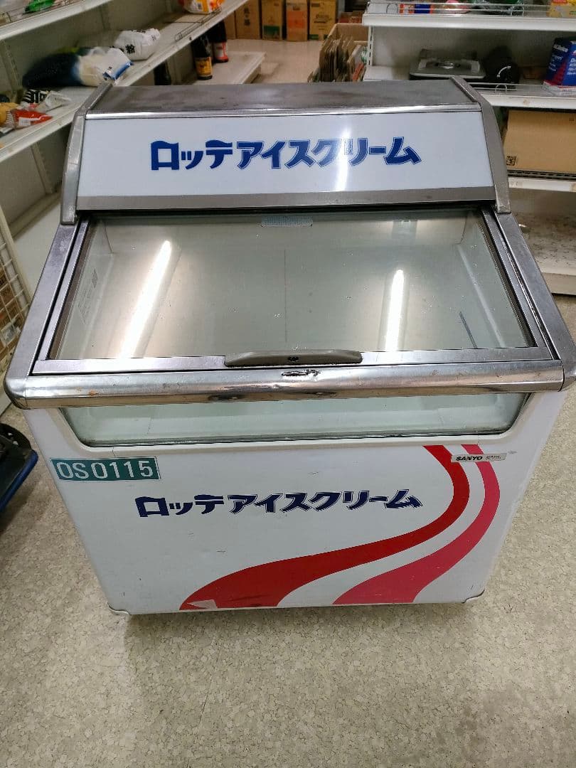 冷凍庫130L往年の名機です5枚目の写真は使用中のものです!