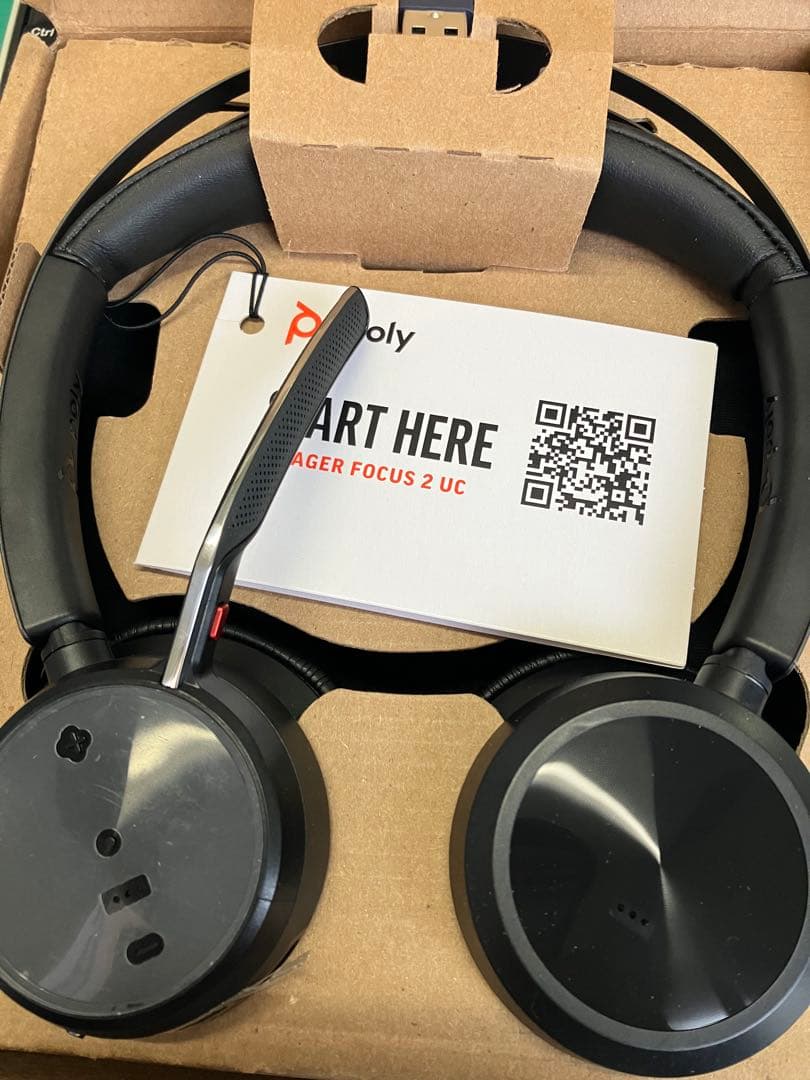 Polyワイヤレスヘッドセット Voyager Focus 2 UC