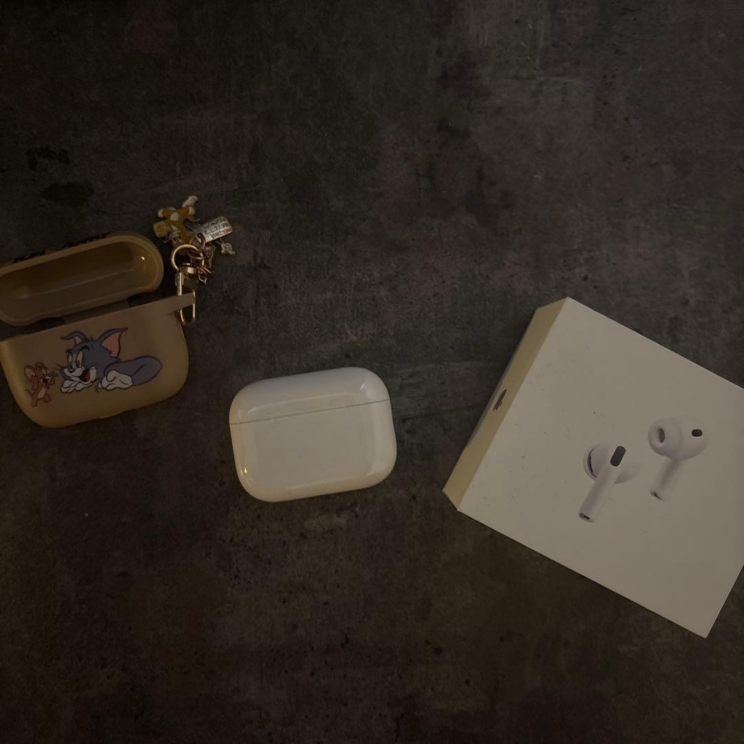 AirPods Pro 3 トムとジェリーケース付き