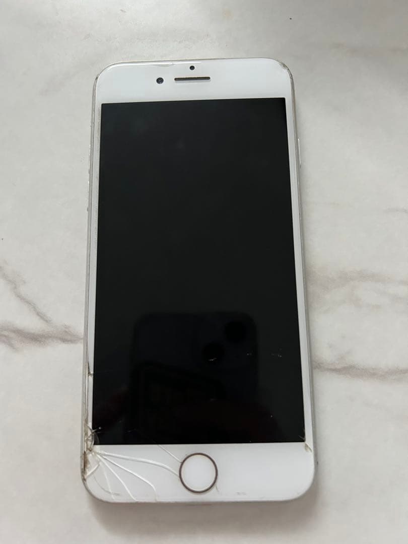 iPhone8 本体（若干不都合あり）