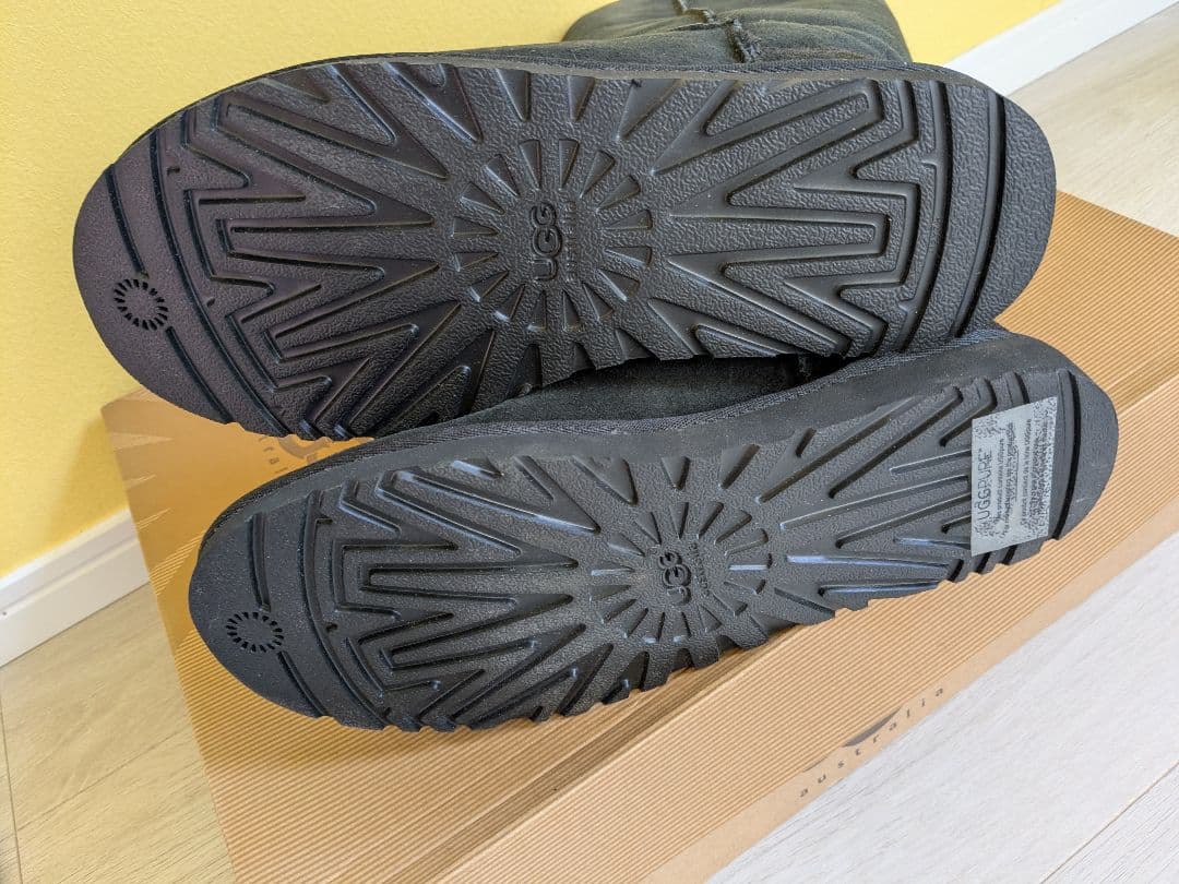 UGG レディースムートンブーツ　 黒　25.0 classic tall