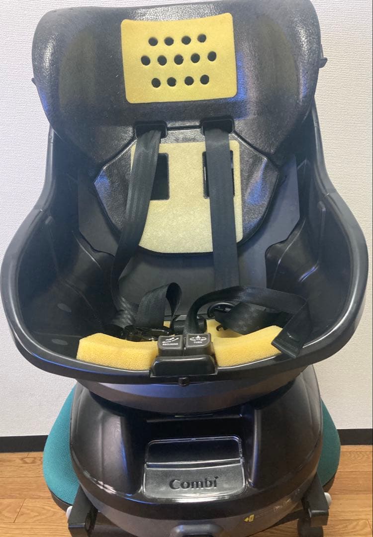 コンビ⭐️クルムーブスマートライト クリーニング済ISOFIX チャイルドシート