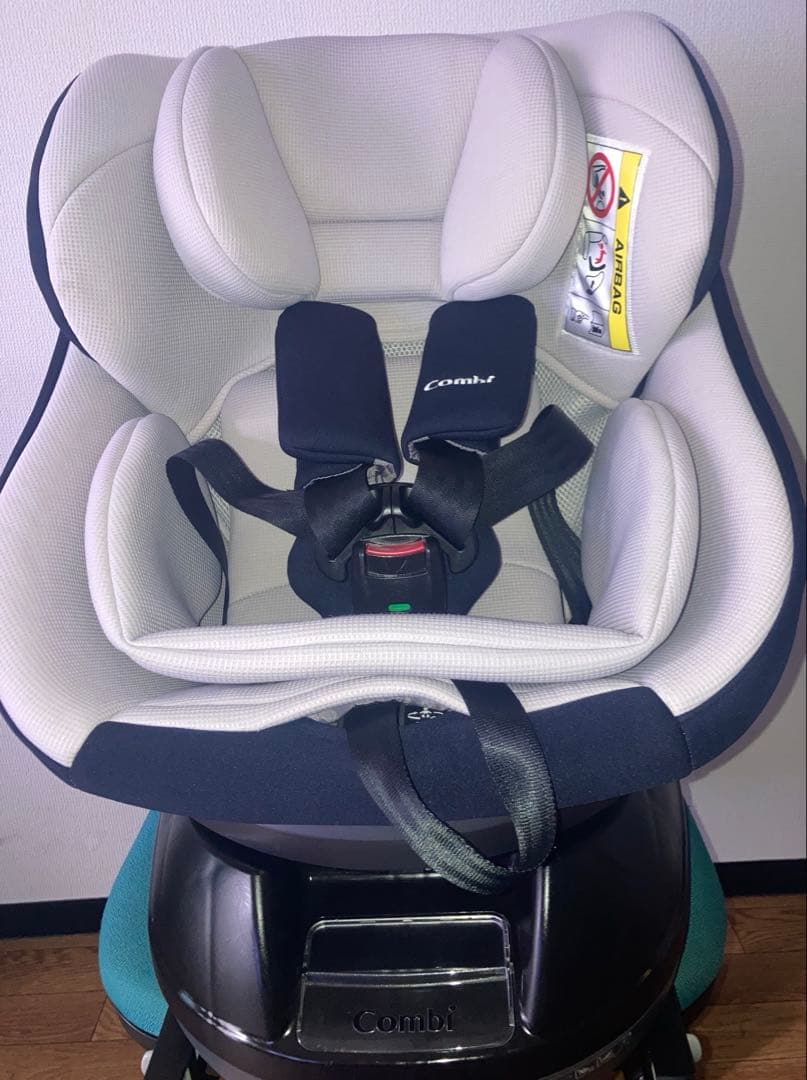 コンビ⭐️クルムーブスマートライト クリーニング済ISOFIX チャイルドシート